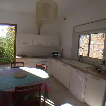 Les Oliviers : Vue Sur Le Golfe Et Centre-ville Nyaraló *